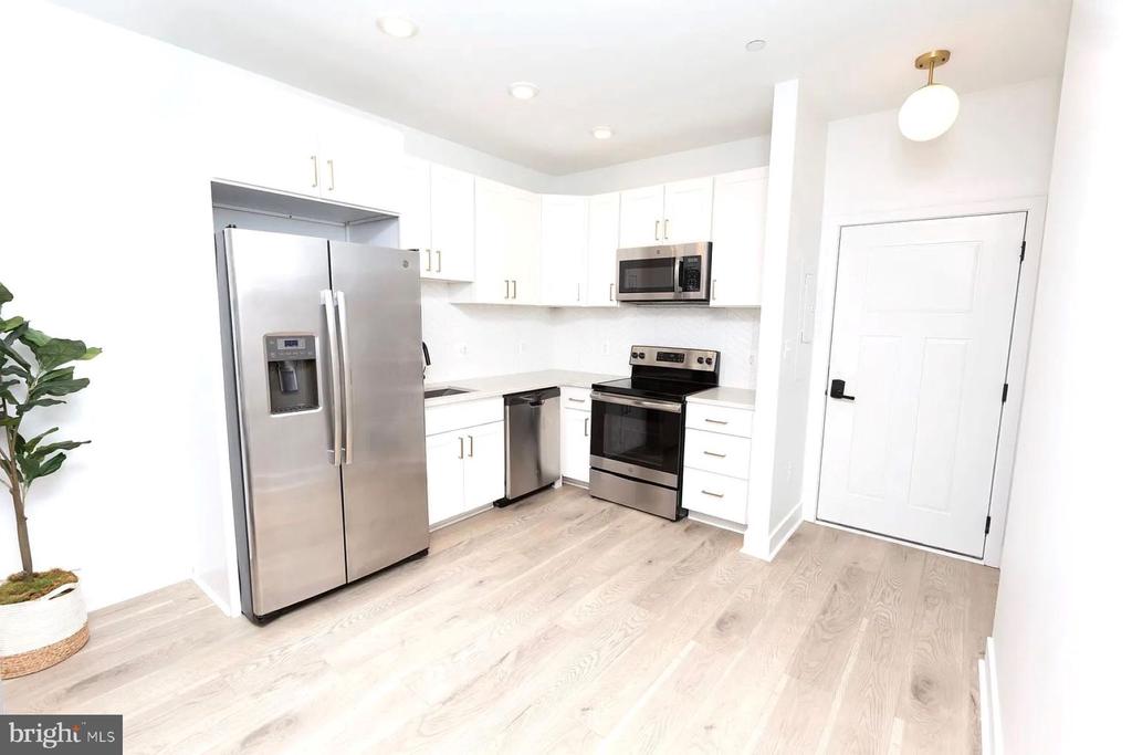 1702 LIGHT STREET 203
