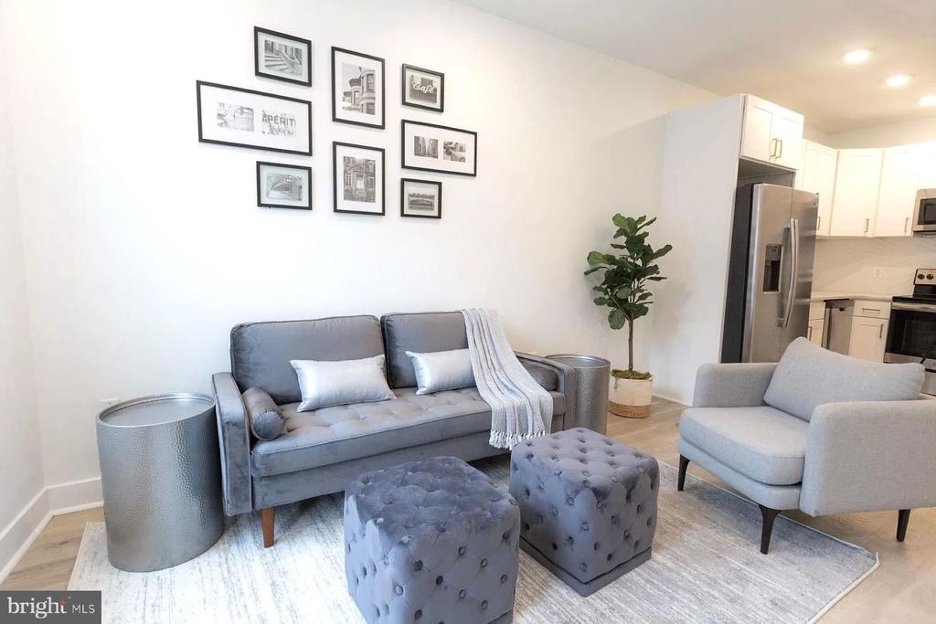 1702 LIGHT STREET Unit: 401