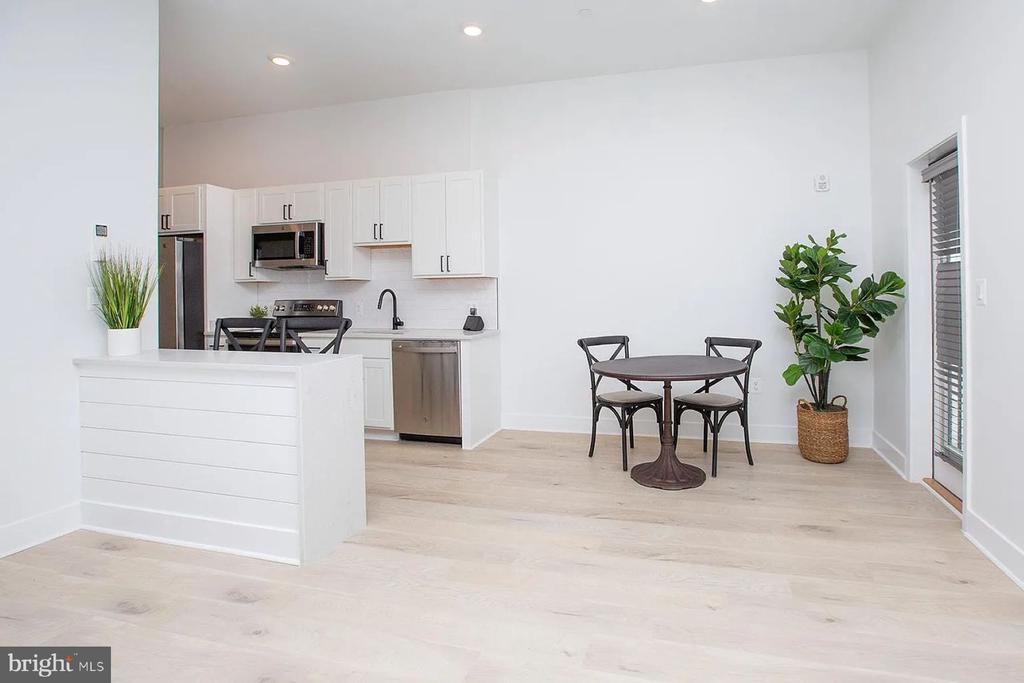 1709 FLEET STREET 305