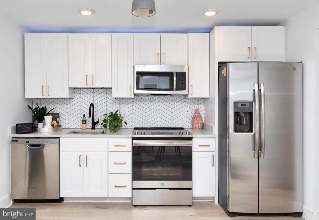 1719 EASTERN AVENUE Unit: 2D
