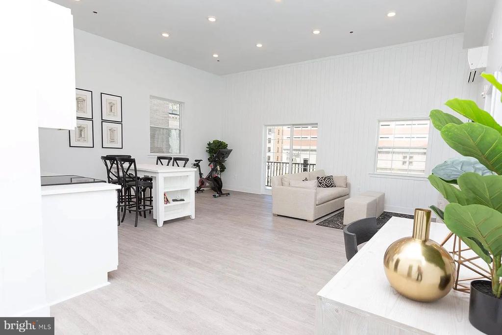 211 SAINT PAUL STREET Unit: 202