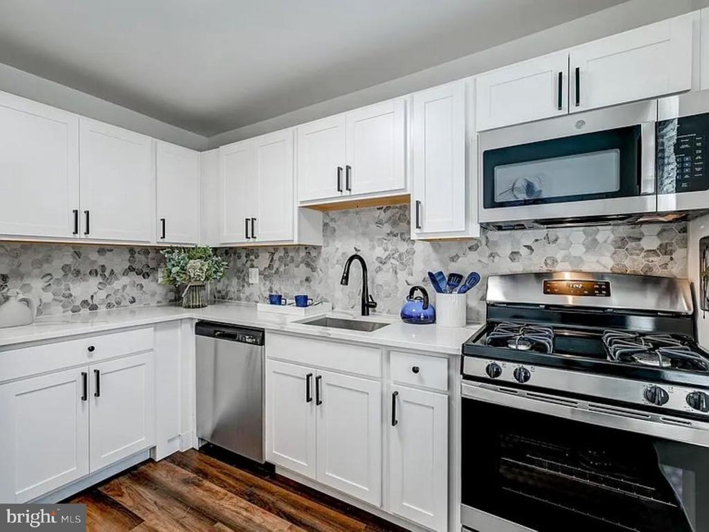 4000 LINKWOOD ROAD Unit: 4004B