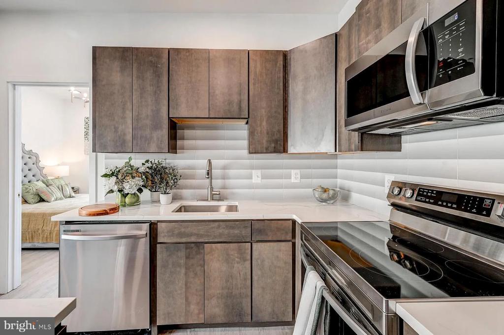 421 S BROADWAY 400